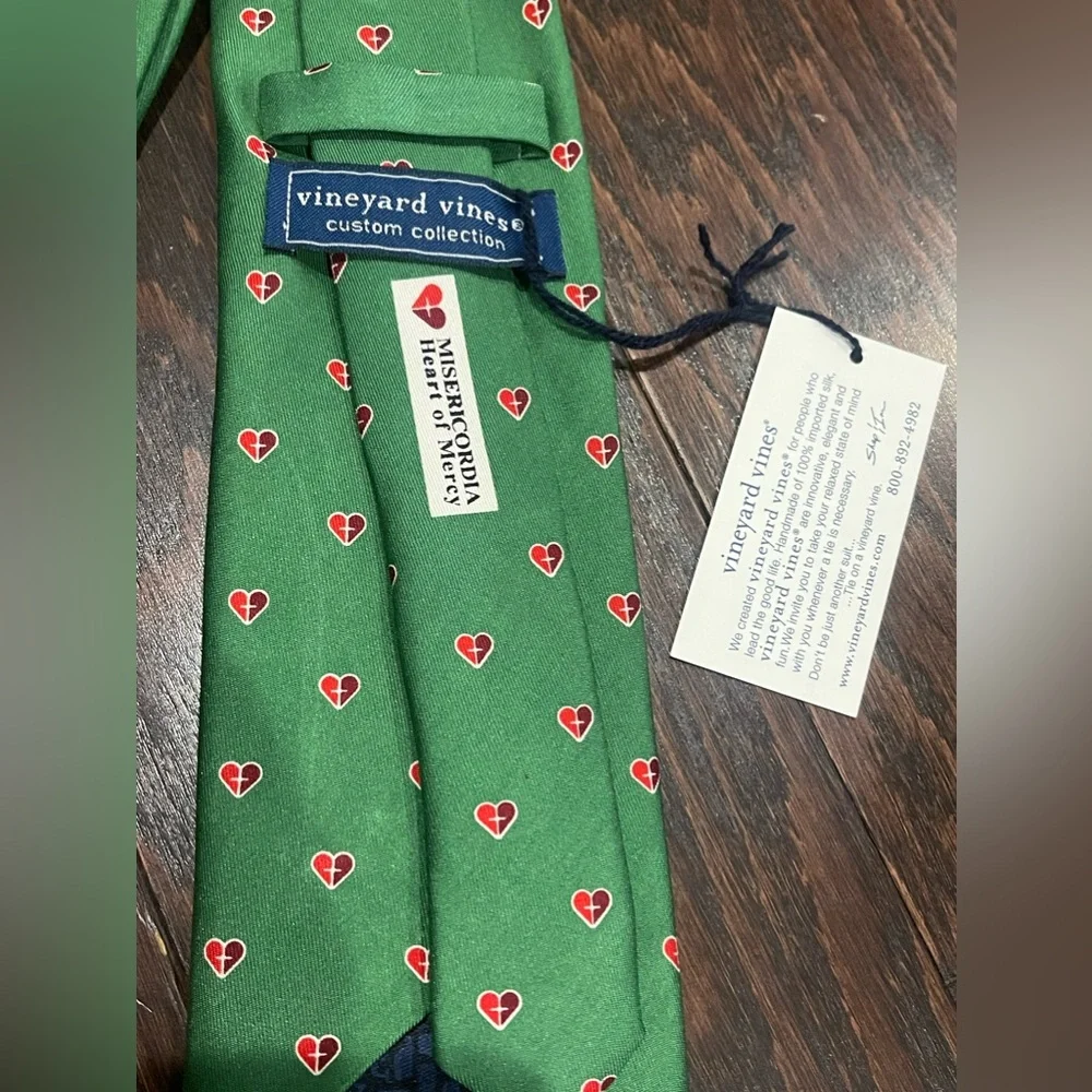 Vineyard Vines Custom Collection  Misericordia Heart Of Mercy Tie Necktie - Grn